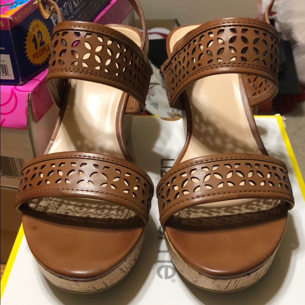 Liz Claiborne Tan Wedges (size 8)